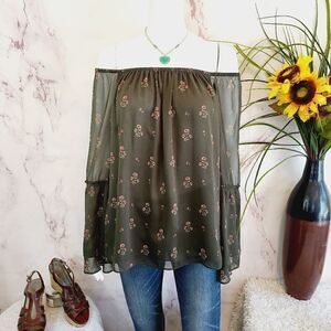 White house black market off shoulder layered print top